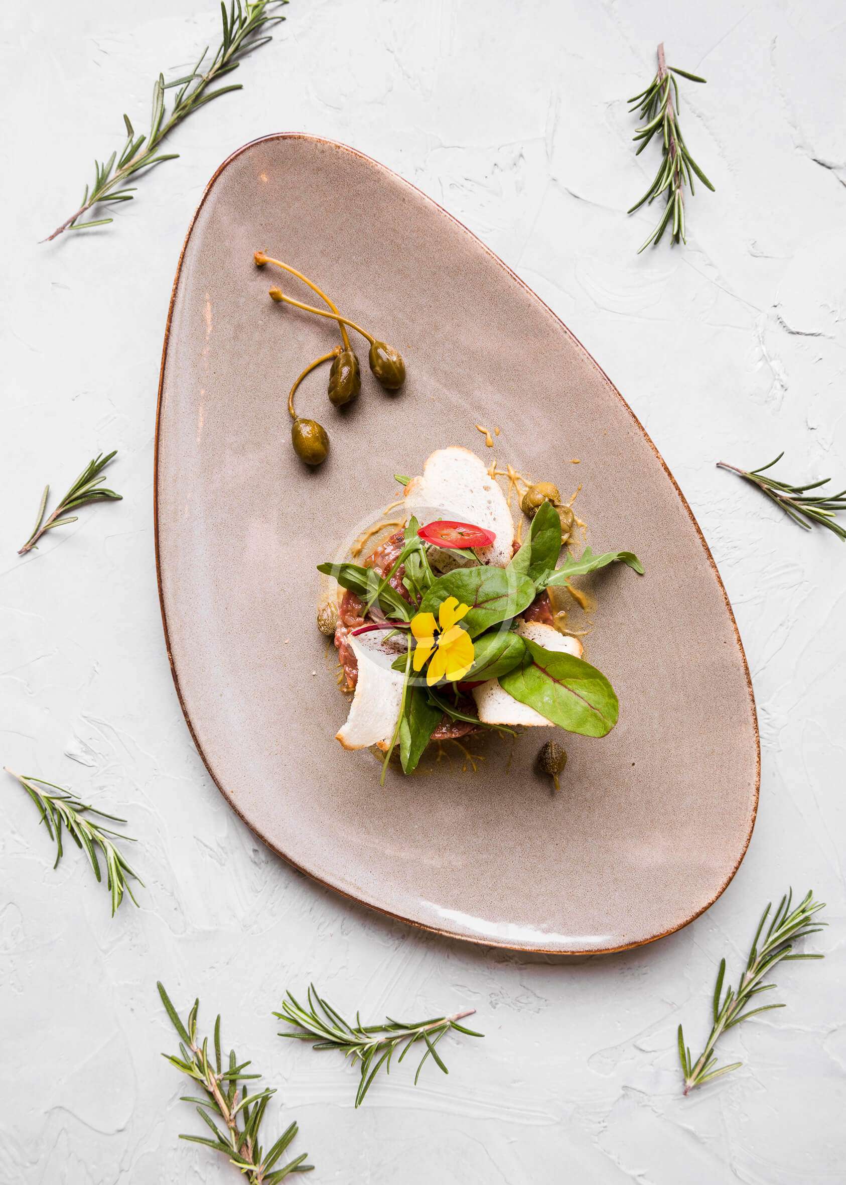 Steak tartare with crispbread